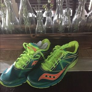 Saucony men’s athletic shoe NWB never worn